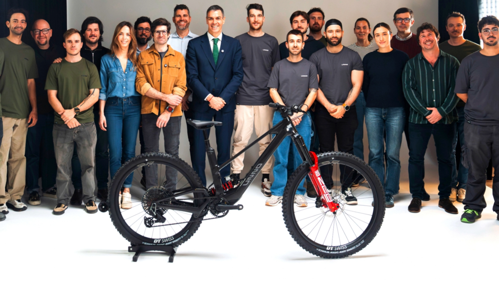 El presidente del Gobierno, Pedro Sánchez, y el Ministerio de Transportes, involucrados 100% con la bici eléctrica