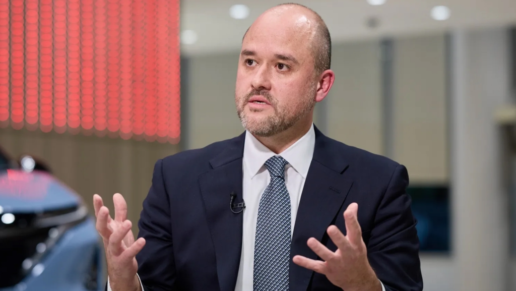 Curiosamente, el CEO de Nissan, Iván Espinosa, ahora responde de otra manera a los rumores de cierre en plen reestructuración