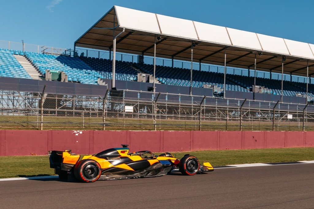 El campeón de F2 da un paso más en su aprendizaje en F1 con McLaren #F1 #FVDigital