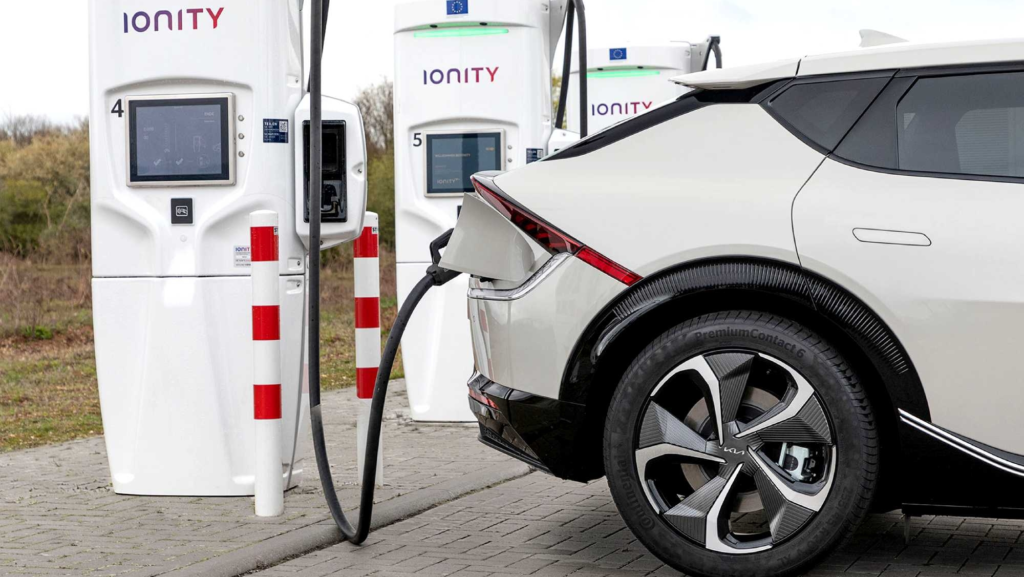 España supera los 55.000 puntos de recarga, pero el despliegue se ralentiza y sigue lejos de Europa