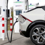 España supera los 55.000 puntos de recarga, pero el despliegue se ralentiza y sigue lejos de Europa