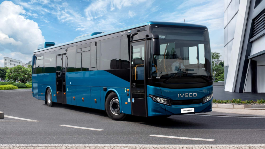 El transporte pesado acelera la descarbonización: 54 nuevos autobuses híbridos de IVECO BUS llegan a España