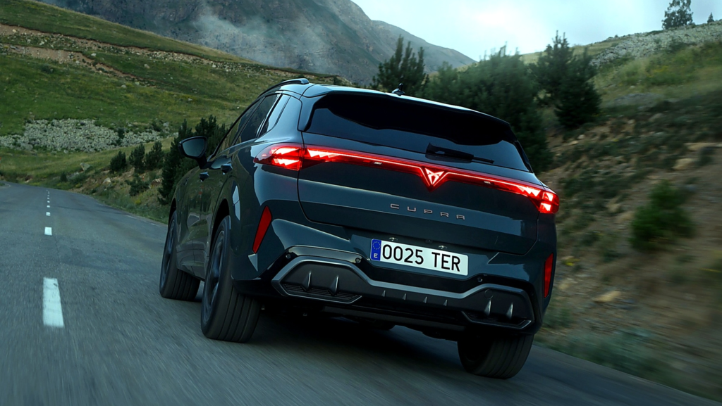 CUPRA tiene un SUV híbrido enchufable con hasta 272 CV, 118 km de autonomía eléctrica y 900 km de autonomía combinada