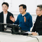 Cosas que no verás en Europa: el CEO de Xiaomi, Lei Jun, coge las herramientas y se pone a desmontar su propio coche en directo