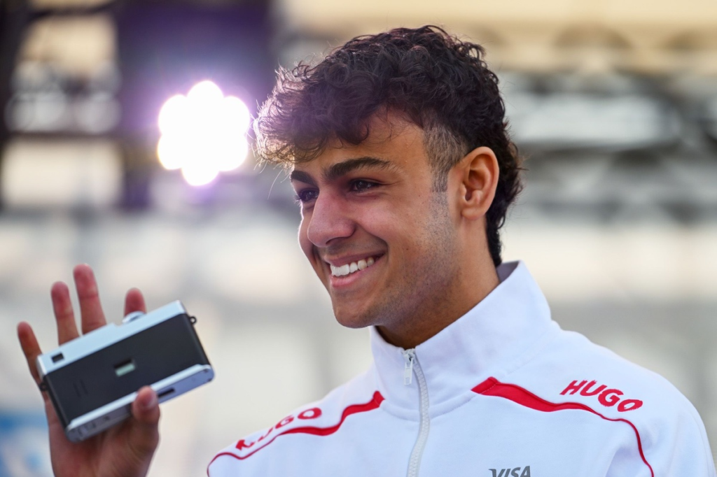 Lindblad revela por qué no siente ninguna presión en la F1 pese a ser rookie #F1 #FVDigital