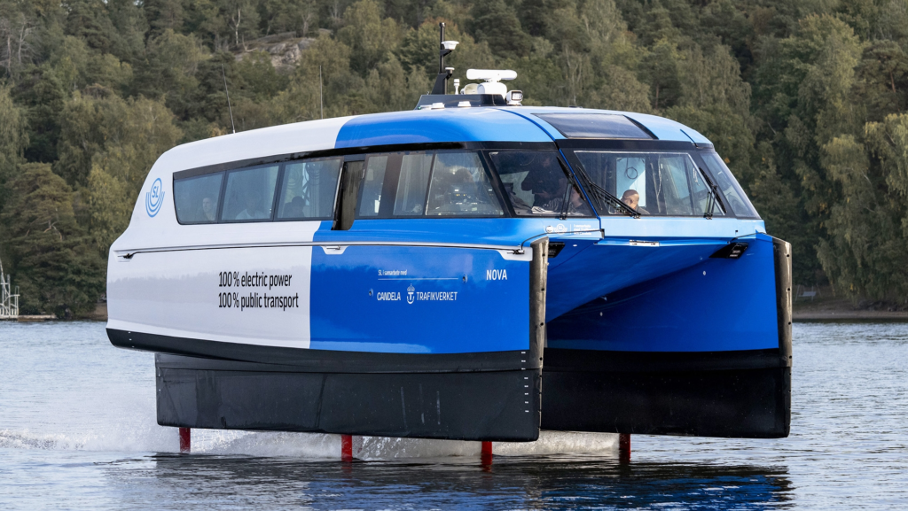 Para sustituir a los diésel, compra 20 barcos eléctricos que 'vuelan' sobre el agua para recorrer 74 km diarios con 30 pasajeros