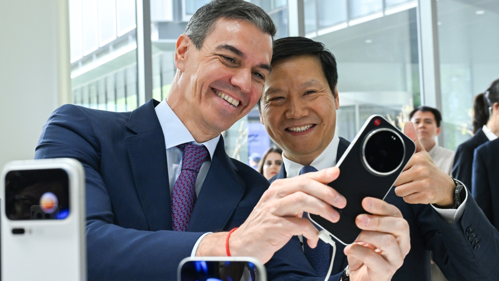España va a por la marca china 'rompe récords': Sánchez busca atraer más inversión en coches eléctricos
