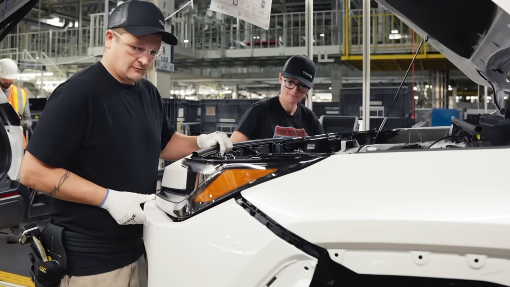 La producción de Toyota se frena tras ser el mayor fabricante del mundo, pero el motivo no es precisamente la falta de éxito