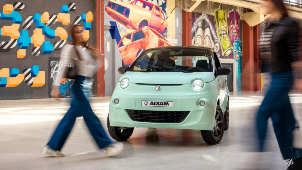 No es realmente un 'coche eléctrico', pero sus 113 km de autonomía y la recarga en menos de 4 horas lo convierten en un vehículo ideal para la ciudad