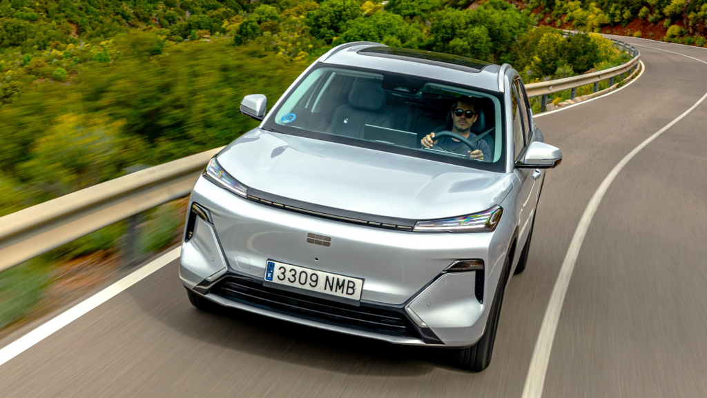 1.055 km de autonomía por 26.000 €: ya hemos probado el SUV PHEV de Geely que puede arrasar en España