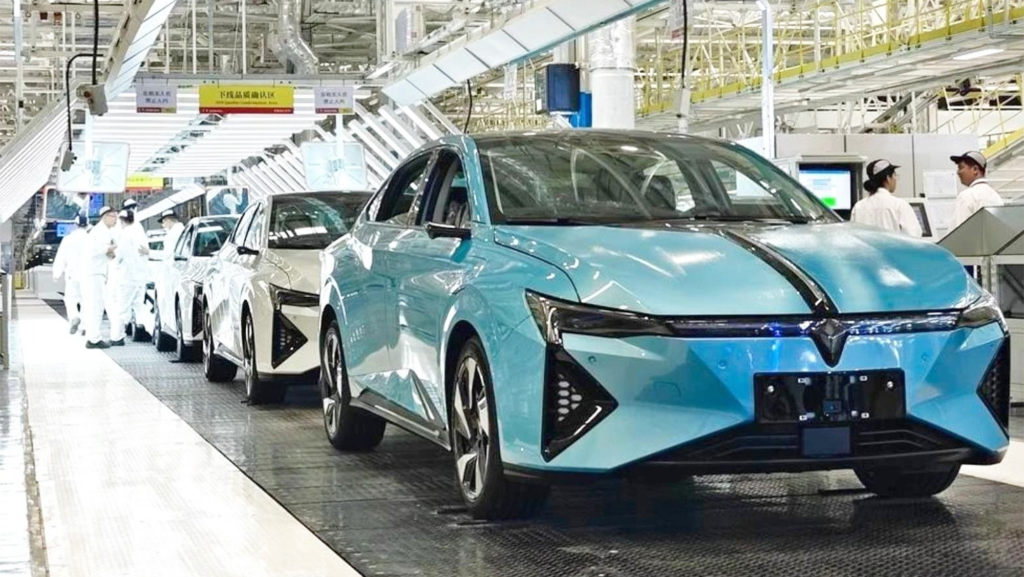 ¿Cerrar o compartir? Stellantis negocia con un gran fabricante chino para compartir algunas de sus fábricas europeas