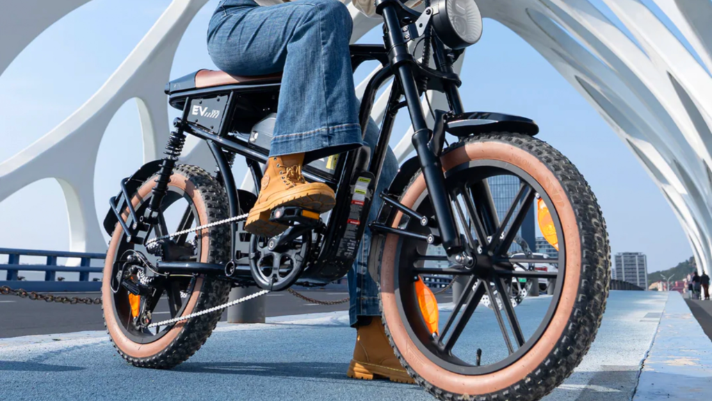 No cuesta ni 1.000 euros y es una bicicleta eléctrica de montaña con doble suspensión que parece una moto