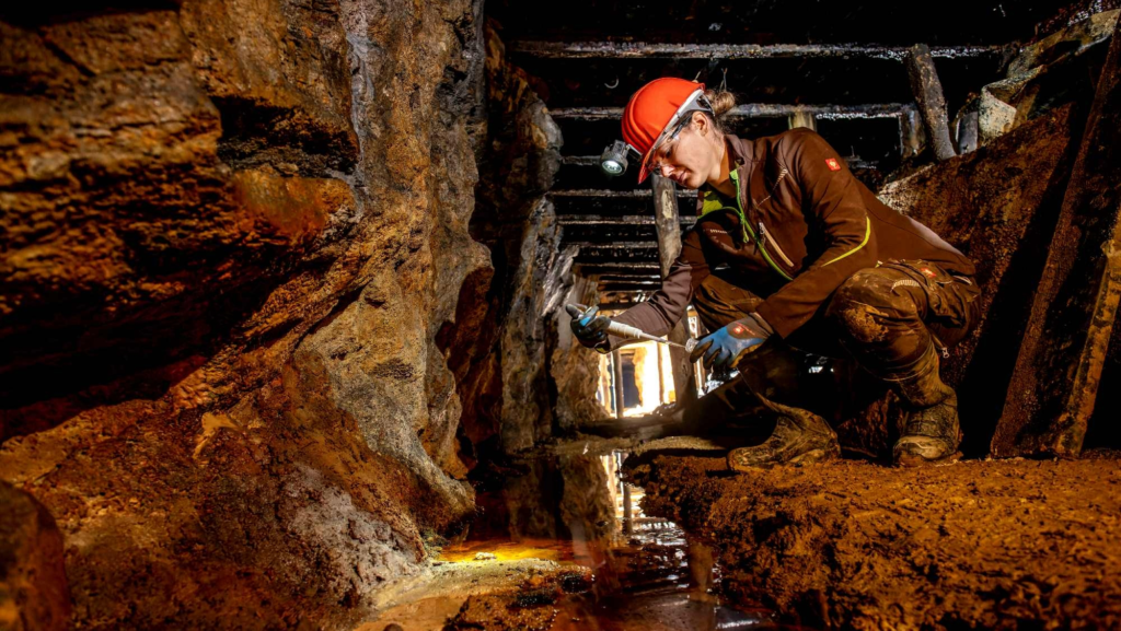 "Son herramientas geopolíticas; el que tiene el control, tiene la sartén por el mango": España pone 182.000.000 € para explorar 7 proyectos de extracción de tierras raras