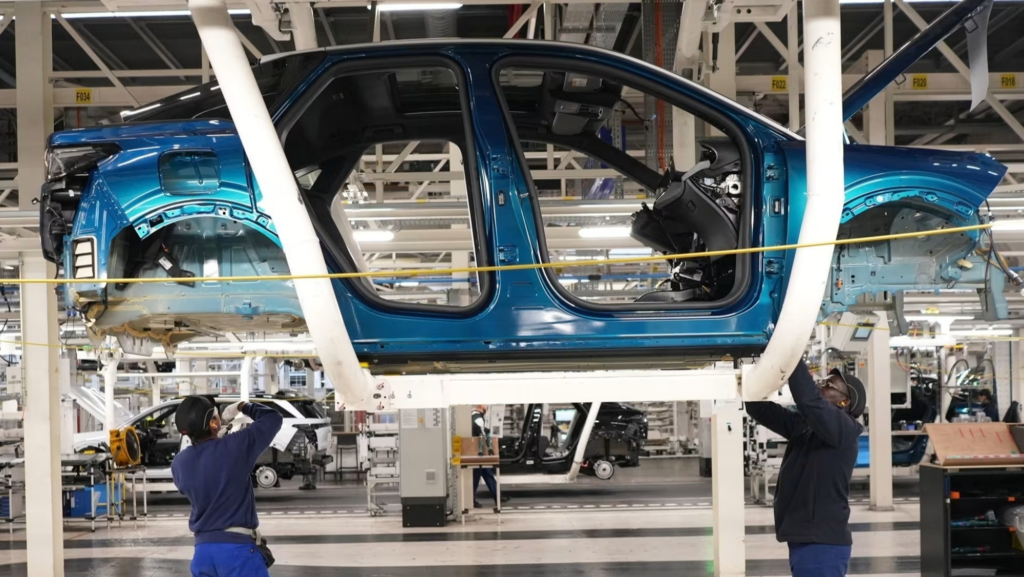 Zaragoza gana la partida: Stellantis dentendrá la producción de dos de sus coches en Francia para traerlos a España