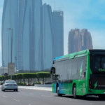 Este emirato vive del petróleo, pero su flota de autobuses eléctricos y de hidrógeno ya ha recorrido 1.300.000 km en solo 19 meses