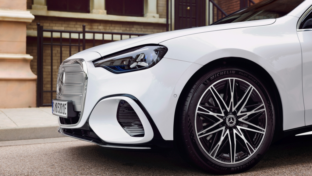 Mercedes responde al ataque del BMW i3 con un coche eléctrico con 762 km de autonomía y una pantalla enorme