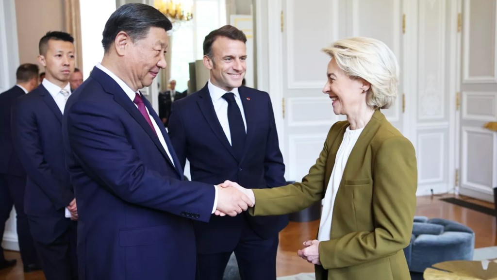 Bruselas se siente tan indefenso ante China que es capaz de frenar el avance de coches eléctricos y baterías que exige para Europa