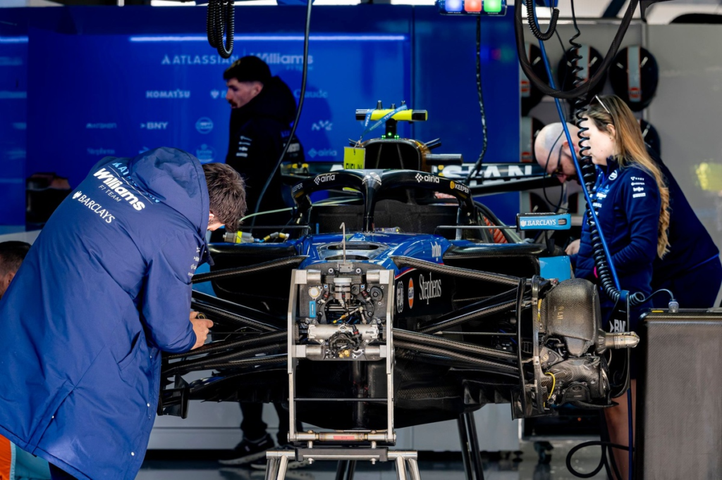 ¿Son iguales? Sainz y Albon desvelan las pequeñas diferencias ocultas en sus Williams #F1 #FVDigital