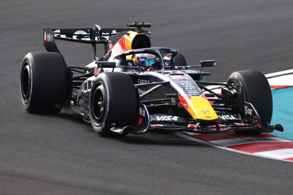 Verstappen vuelve a un coche de F1 en un filming day con Red Bull #F1 #FVDigital