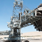 La excavadora más grande del mundo hace el trabajo de 40.000 mineros, mide 96 metros y necesita una estación eléctrica en exclusiva