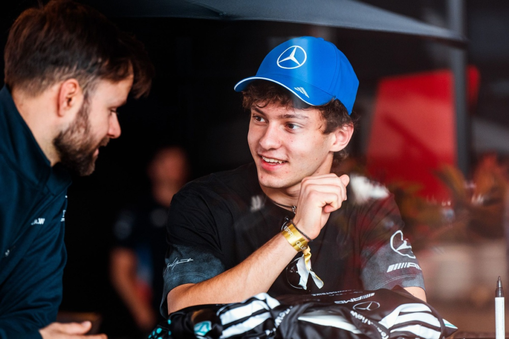 La divertida broma de Mercedes para que Antonelli mantenga “los pies en la tierra” #F1 #FVDigital