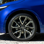 Gasta 4,4 litros, destaca por su fiabilidad y cuesta 25.950 €: el coche híbrido más vendido en España es un viejo conocido