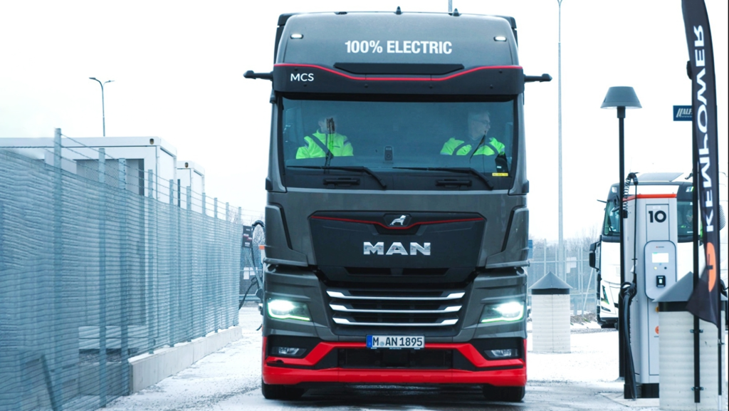 Camiones eléctricos como gigantes 'Powerbanks': hacen 20.000 km casi gratis y generan un 20% menos de costes que los diésel