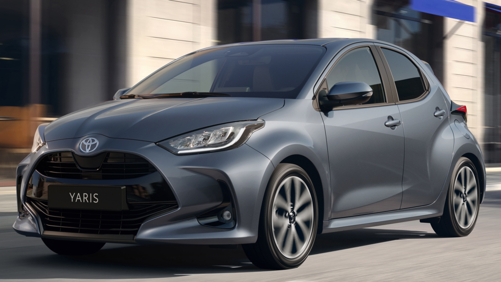 Gastando 4 litros, este coche híbrido de Toyota reina en la ciudad por eficiencia, diseño, precio y motores irrompibles