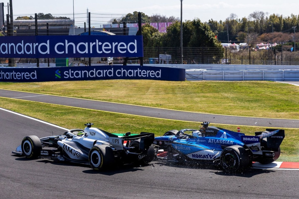 Cómo el “espejo virtual” de la FIA provocó el accidente entre Albon y Pérez en Japón #F1 #FVDigital