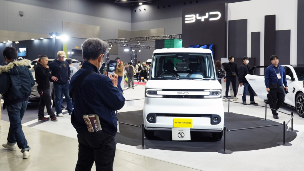 Japón no perdona a China y reduce a menos de la mitad la ayuda a los coches eléctricos de BYD y otras marcas extranjeras