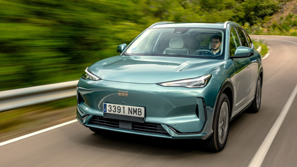 Desde 27.500 €, 475 km y un maletero gigante: probamos el nuevo SUV eléctrico de Geely