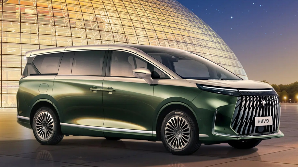 8.000 pedidos en 48 horas: este monovolumen híbrido de 27.500 € revoluciona el mercado con sus 1.200 km de autonomía