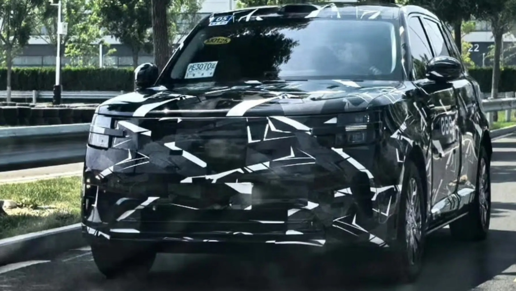 Tras vender 80.000 coches en 48 días, el nuevo SUV híbrido de 1.500 km de autonomía de Xiaomi se ha dejado ver