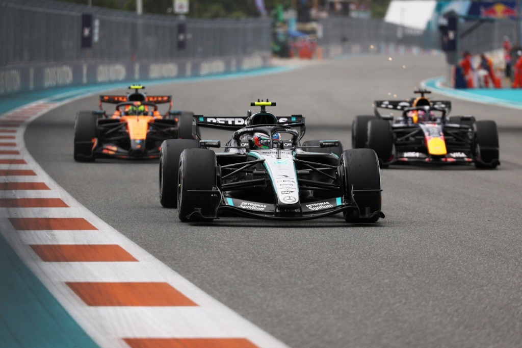Pregunta de la semana: ¿Puede aún Mercedes perder el título este año? #F1 #FVDigital