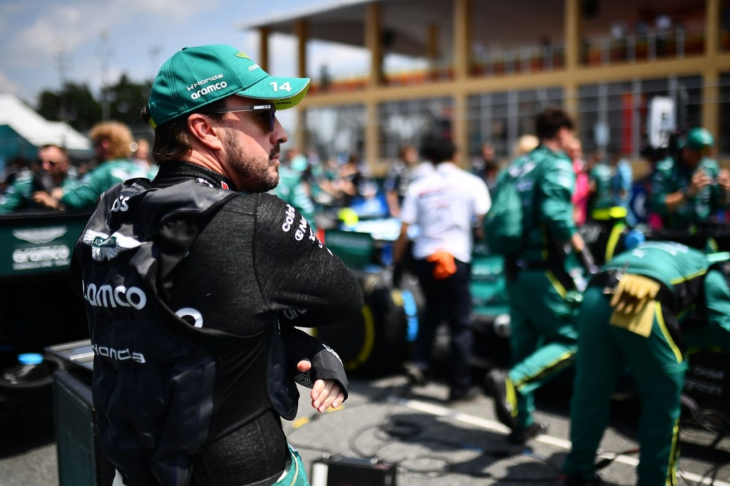 Alonso explica el problema con la caja de cambios y admite la frustración #F1 #FVDigital