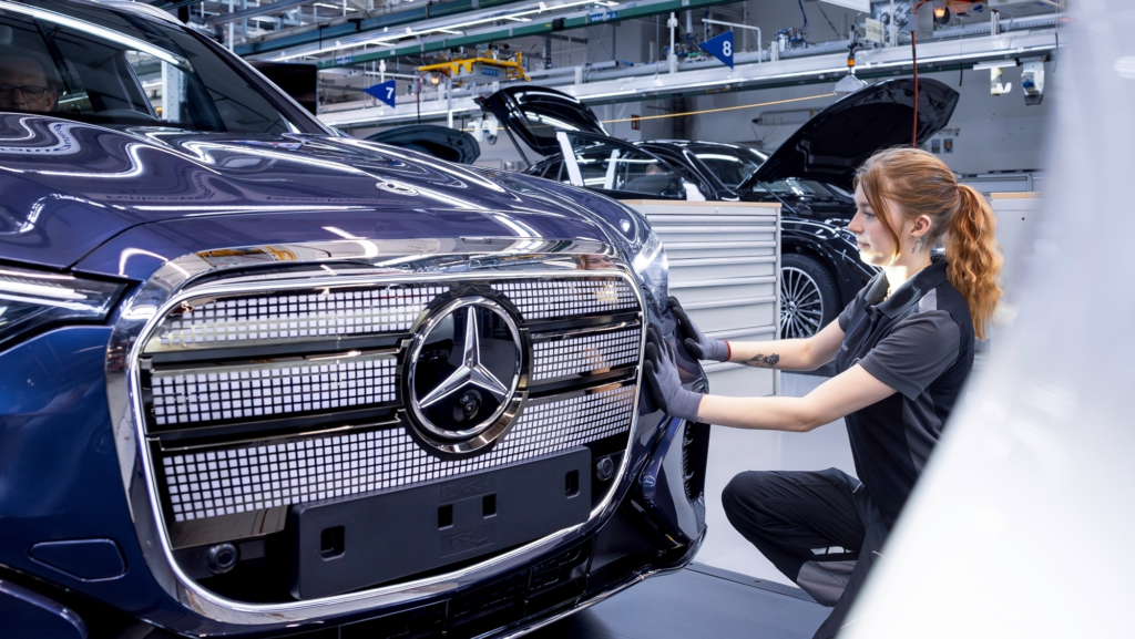 10.500 trabajadores de Mercedes ya fabrican el mejor SUV eléctrico de la casa con 707 km de autonomía