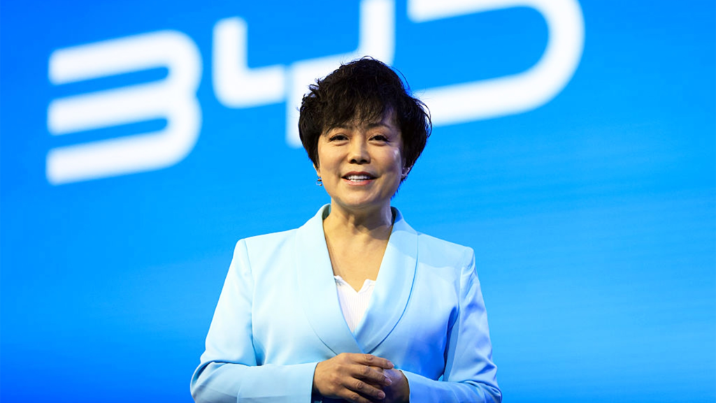 Elon Musk se burló de BYD, pero la vicepresidenta, Stella Li, responde así tras superar a Tesla: "Todavía podemos ser amigos"