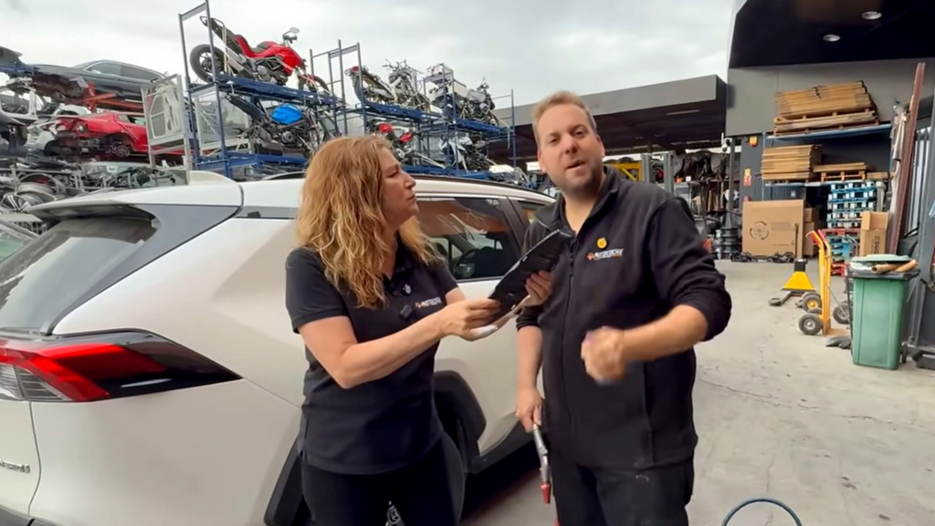 Un desguace explica el sencillo mantenimiento de la batería que necesitan los Toyota híbridos para superar los 300.000 km sin problemas