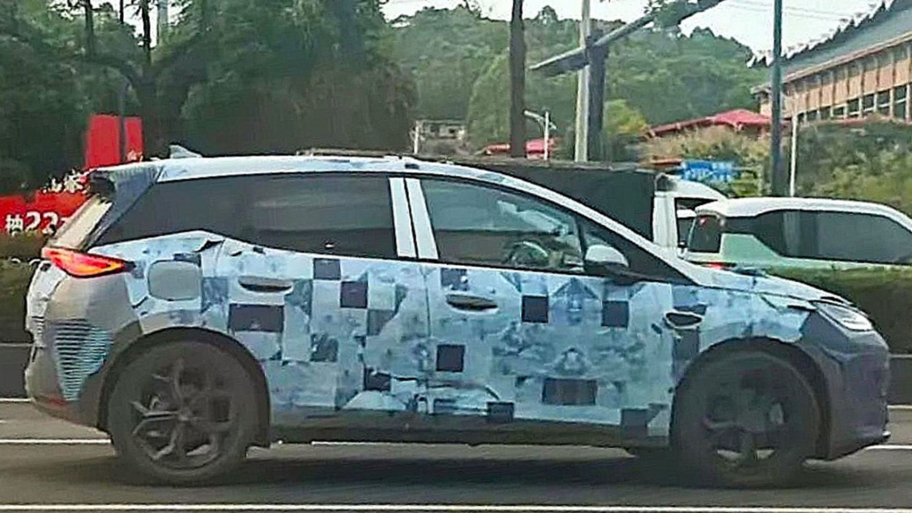 Con 1.000 km de autonomía, BYD prepara un Dolphin híbrido barato para arrasar en Europa