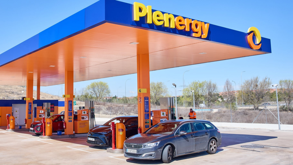 La guerra de Irán y la subida de los combustibles dejarán a las petroleras 3.800.000.000 € de beneficios que pagaremos entre todos los conductores