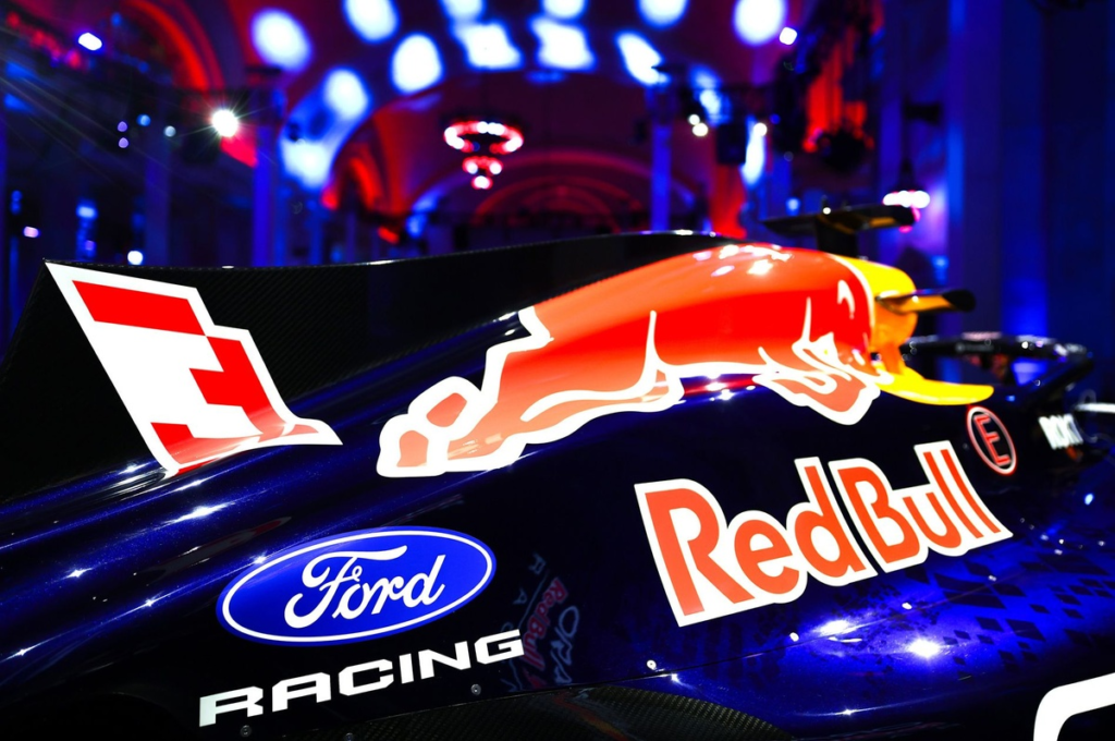 Ford defiende su deseo de los motores V8 en F1 al cambiar su estrategia en los coches de calle #F1 #FVDigital