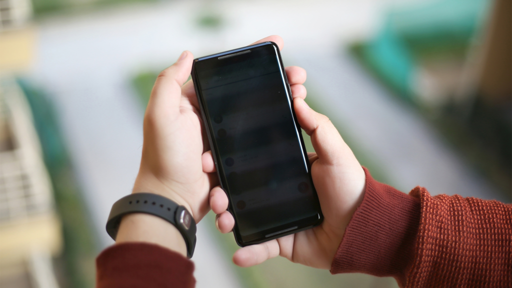 La Comisión prepara una cartera digital para llevar el carné de conducir en el móvil que sustituirá en Europa a la documentación física