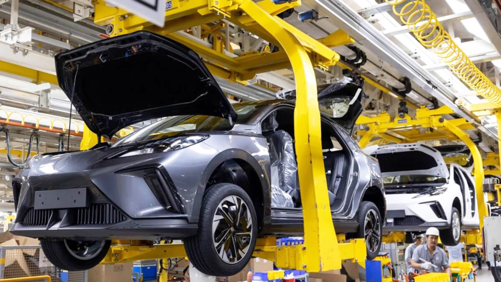 Por mucho que hablen de desaceleración, el coche eléctrico volverá a batir récords con 23.000.000 millones de ventas