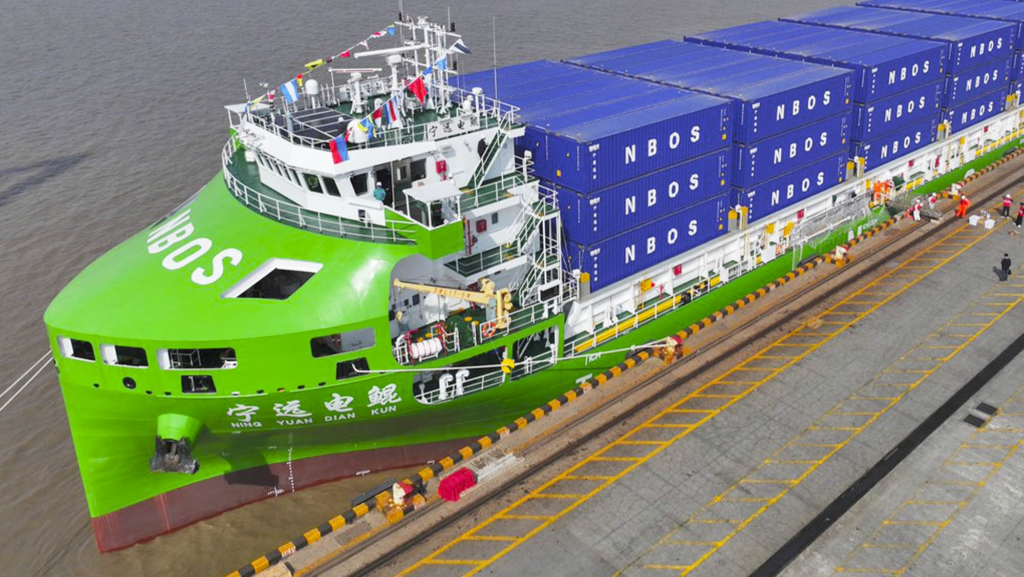 19.000 kWh de batería y 875 kW de potencia: este es el barco eléctrico más grande del mundo, capaz de transportar hasta 742 contenedores