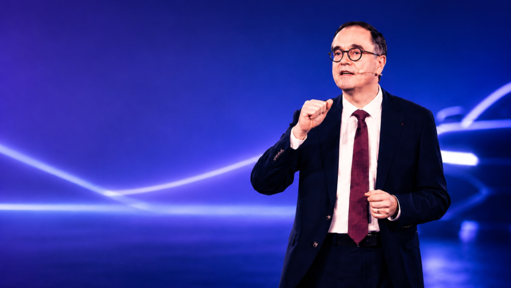 El jefe de Renault pide a Europa 10 años sin nuevas normas para poder fabricar coches eléctricos baratos