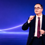 El jefe de Renault pide a Europa 10 años sin nuevas normas para poder fabricar coches eléctricos baratos