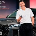 Lewandowski cambia su Cupra Terramar VZ por un SUV híbrido enchufable chino con 375 CV