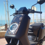 He probado el scooter NIU NQiX 500: una moto que sorprende por diseño y agilidad, así como por una autonomía y precio ajustados para convencer