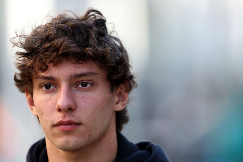 Antonelli y las malas salidas de Mercedes F1: “McLaren tiene el mismo motor y sale muy bien” #F1 #FVDigital