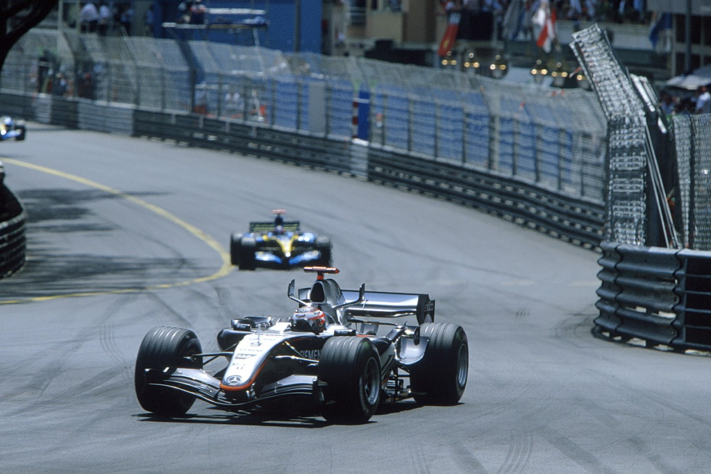 Cuando Star Wars llegó a Mónaco y Raikkonen fue Darth Vader ante Alonso #F1 #FVDigital